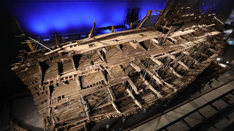 Mary Rose 船の船体破片の置物 What caused the Mary Rose to sink? The most popular theories | Sky